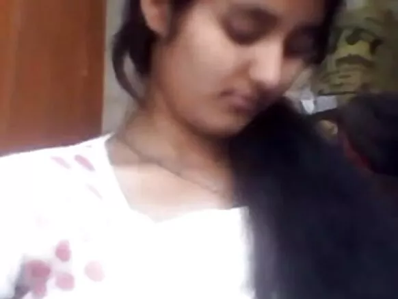ഇന്ത്യൻ യുവാവ് തൻ്റെ കാമുകനെ ഹിന്ദിയിൽ സെക്‌സി സിനിമ കാണിക്കുന്നു