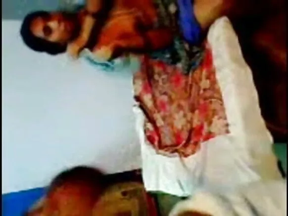 ഭർത്താവ് മദ്രാസി സെക്‌സി ഫിലിം കണ്ട് ദേശി അമ്മായിയെ ചതിച്ചു