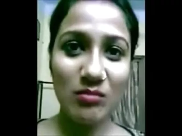 ക്യാമറയ്ക്കുള്ള വലിയ ടൈറ്റഡ് ഇന്ത്യൻ പെൺകുട്ടികളുടെ സ്ട്രിപ്പുകൾ - ഹോം മെയ്ഡ് ഇന്ത്യ