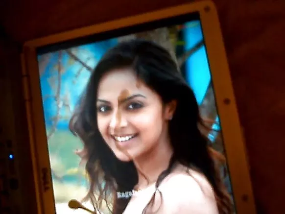 കം മദ്രാസി ചിത്രം സെക്‌സി ഓൺ പിക്‌സ് - ക്രീമും ക്രീമുമായി ഇന്ത്യൻ നടി