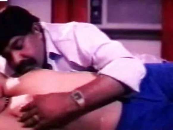 ബോളിവുഡ് മല്ലു റൊമാൻസ് bf സെക്‌സി ഫിലിം മുതിർന്നവർക്കുള്ള ഗ്രേഡ് ബി സിനിമ