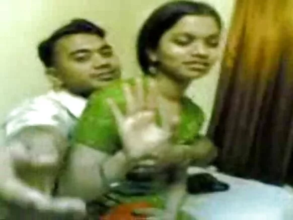 ഇന്ത്യൻ കപ്പിൾ ന്യൂ ഇയർ ഹോട്ട് വീഡിയോ - സെക്‌സി ഹിന്ദി മൂവി ഓപ്പൺ ബൈ സാഞ്ച്
