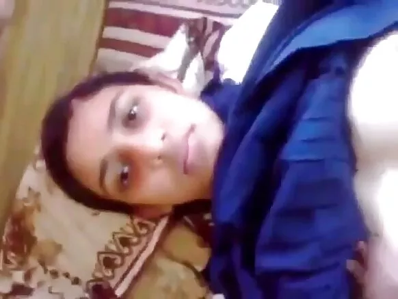 ലിൻഡ ഇംഗ്ലീഷ് ചിത്രം സെക്‌സി ഫുഡി ബ്ലൂ