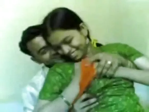 കഠിനമായ കൗമാര മുലകൾ കഠിനമായ സെക്‌സി ഹിന്ദിയിൽ അമർത്തി