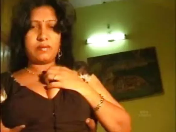 മല്ലു ആൻ്റി ലവ് ആൻ്റി ഫുൾ സെക്‌സി സ്‌കണ്ടൽ ഹിന്ദിയിൽ 003