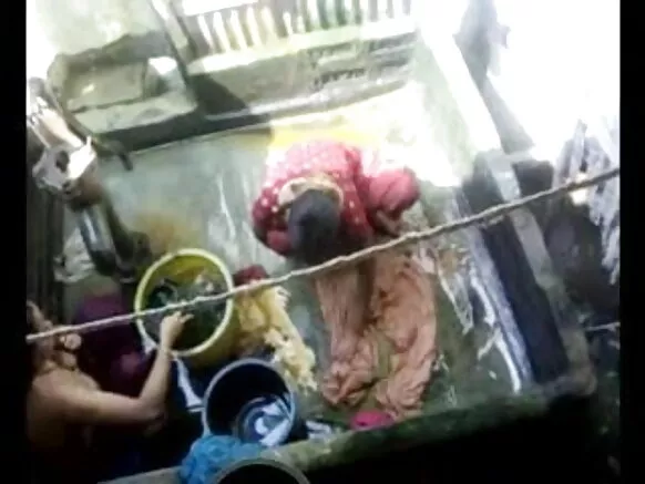 ബംഗ്ലാ ദേശി ഗ്രാമത്തിലെ പെൺകുട്ടികൾ ഭോജ്പുരി ഹിന്ദി ബാത്ത്റൂം സെക്‌സി സിനിമ ധാക്ക സിറ്റി ആസ്ഥാനത്ത് അഞ്ച് പെൺകുട്ടികൾ (5)