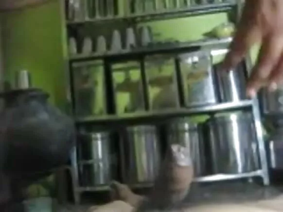 സൗത്ത് ഇന്ത്യൻ ബ്ലൂ സെക്‌സി ഹിന്ദി ചുഡൈ ഇന്ത്യൻ അമ്മായി തൻ്റെ പങ്കാളിയുടെ കോഴിയെ ഭോഗിക്കാൻ ഒരുക്കുന്നു
