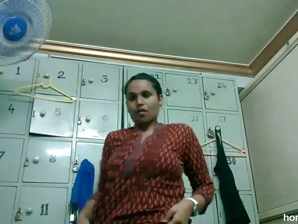 വസ്ത്രം മാറിയ ശേഷം നഗ്നയായ ഭാരത് നേന സെക്സ് ലില്ലി