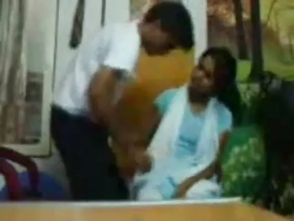 കൗമാരക്കാരൻ്റെ സെക്സി എച്ച്ഡി ഹിന്ദി സിനിമയുണ്ട്