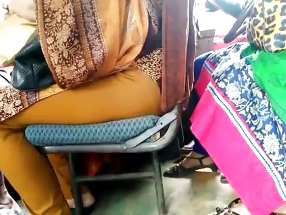 ബംഗ്ലാദേശ് സെക്സി ഹിന്ദി സിനിമ ബസ് രംഗം