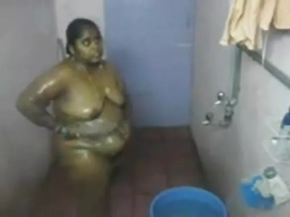 തെന്നിന്ത്യൻ ദേശി ആൻ്റി കുളിക്കുന്ന ഹിന്ദി ഓപ്പൺ സെക്‌സ് ഫിലിം