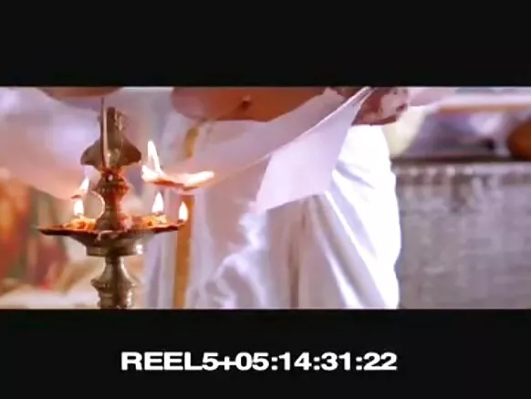 ടോപ്‌ലെസ് സെക്‌സി ഹിന്ദി ഫിലിം സെക്‌സി റസിയയിൽ നന്ദന സെൻ പൂർണ്ണ സ്‌തനങ്ങൾ കാണിക്കുന്നു - ടോപ്‌ലെസ്
