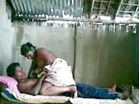 എൻ്റെ സെക്‌സി ഇന്ത്യൻ വേലക്കാരി ചൗധരി തൻ്റെ ഇന്ത്യൻ കാമുകനൊപ്പം സിനിമയിൽ ചാരവൃത്തി നടത്തുന്നു
