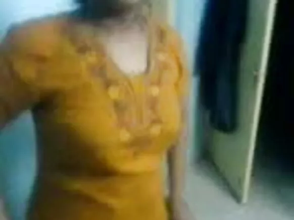 ഇന്ത്യൻ സിനിമ സെക്‌സി മൂവി മികച്ച മുലകൾ ധരിക്കുന്നു
