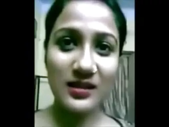 ദേശി സെക്‌സി സിനിമാ പ്രേമിയുടെ വീട് വലിയ മുലകൾ