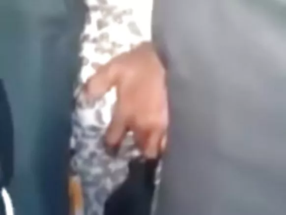 ഒരു രഹസ്യ പബ്ലിക് ട്രെയിൻ സെക്സി എച്ച്ഡി സിനിമയിൽ രഹസ്യ സംഭാഷണങ്ങൾ നടത്തുന്നു