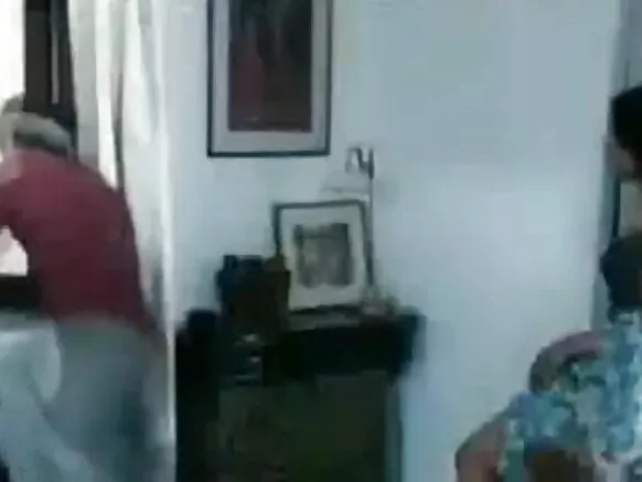 സമീറ സാരി റെഡ്ഡി സാരി ചുഡായി - വസ്ത്രം ധരിച്ച സെക്‌സി മൈൻ വീഡിയോ