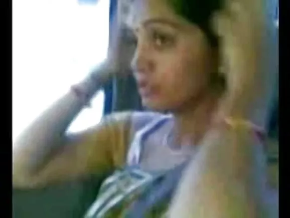 ജ്ഞാനമുള്ള മുതിർന്ന ഇന്ത്യൻ സെക്‌സി ബ്ലൂ ഹിന്ദി പഴുത്ത മുലകൾ കാറിൽ മുലകൾ കാണിക്കുന്നു