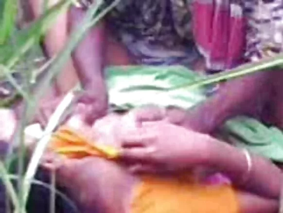 ബംഗ്ലാ ചുഡൈ ഔട്ട്‌ഡോർ സെക്‌സി മൂവി അയയ്‌ക്കുക