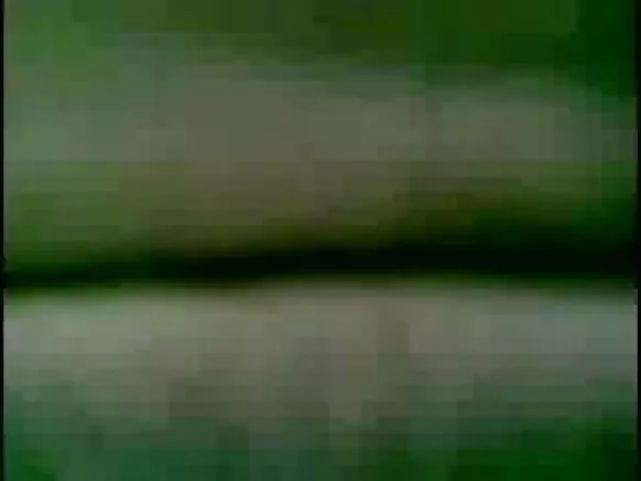 സെക്‌സി ഭോജ്‌പുരി സിനിമാ വീഡിയോയിൽ അയൽക്കാരൻ ഇന്ത്യൻ അമ്മായിയുടെ വലിയ മുലകൾ വലിച്ചെടുത്തു