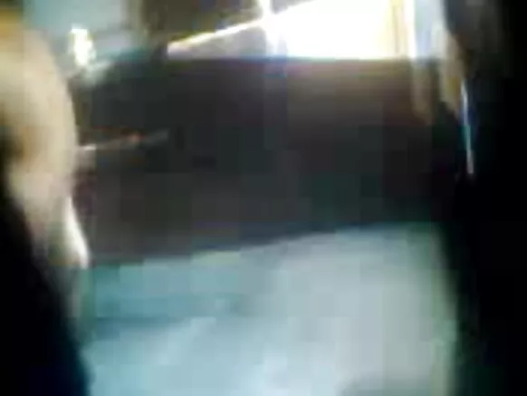 ഇന്ത്യയിലെ ബസ്‌റ്റണസ് ആൻ്റി ഹിന്ദി സെക്‌സി സിനിമ നഗ്നയായി കുളിക്കുന്ന അമ്മായിയെ നഗ്നയായ അയൽവാസി പിടികൂടി