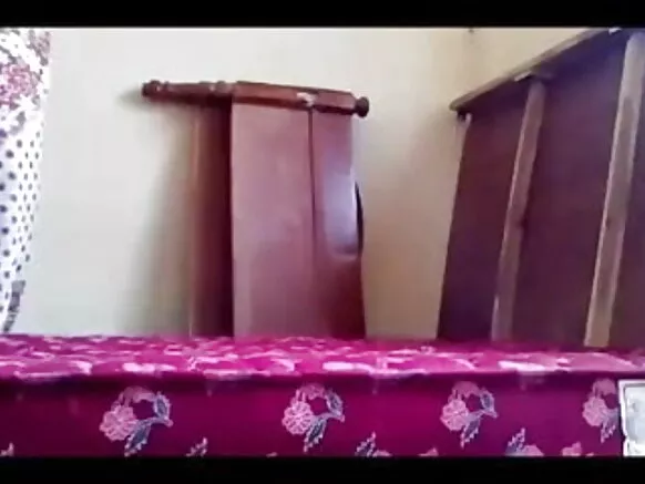 ഒരു വൃദ്ധൻ്റെ സ്ത്രീ ഒരു യുവ സെക്‌സി ബ്ലൂ കൊണ്ട് ചതിക്കപ്പെട്ടു