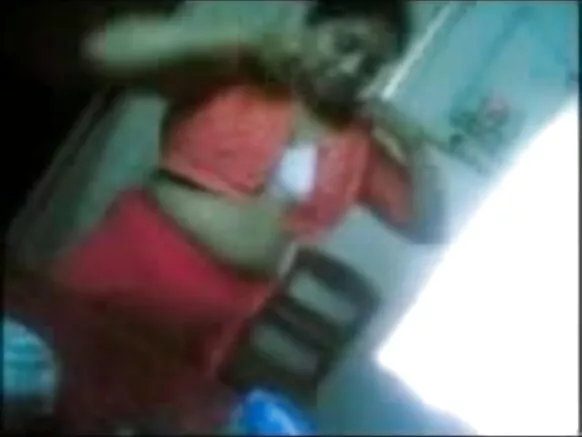 ആൻ്റി ഇന്ത്യ ബസ്റ്റി തൻ്റെ ഇന്ത്യൻ ക്ലയൻ്റിനു ബ്ലോജോബ് നൽകുകയും അവനെ ഭോഗിക്കുകയും ചെയ്യുന്നു
