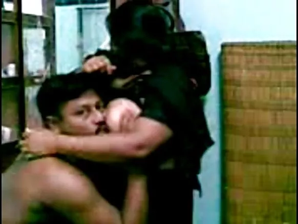 ഗുജ്ജു അങ്കിൾ മുലകൾ മുലകുടിക്കുന്ന വലിയ മുലകൾ സെക്‌സി പൂസി ഷോ വീഡിയോ