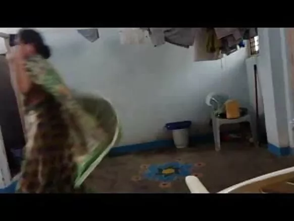 ഇന്ത്യൻ ഇംഗ്ലീഷിലെ സെക്സി വീഡിയോ സിനിമ ധരിച്ച് ആൻ്റി ഇന്ത്യയെ പിടികൂടി